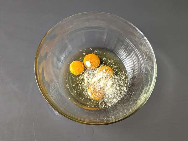 Ispanaklı omlet, kolay ve lezzetli vejetaryen ikinci yemek - Hazırlık adım 5