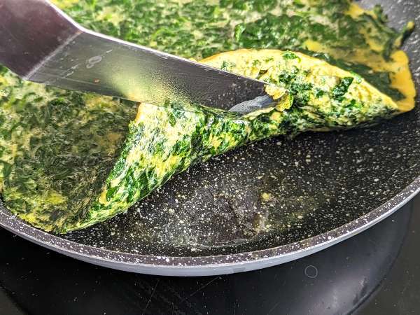 Ispanaklı omlet, kolay ve lezzetli vejetaryen ikinci yemek - Hazırlık adım 8