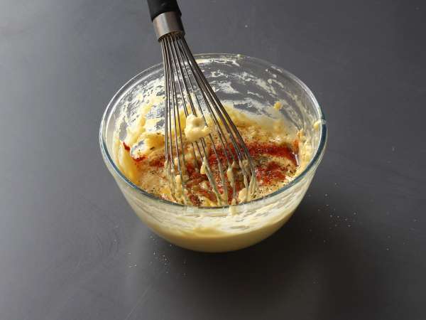 Eriyen mozzarella kalpli domatesli kekler - Hazırlık adım 2