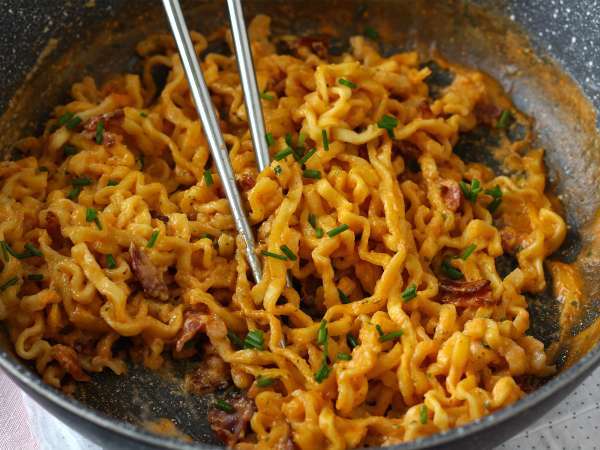 Buldak erişte carbonara lezzeti nasıl pişirilir? En iyi tarif! - Hazırlık adım 9