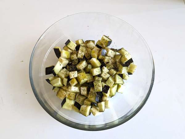 Hava fritözünde patlıcan: kısa sürede hazır olan hafif garnitür - Hazırlık adım 2