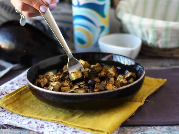 Hava fritözünde patlıcan: kısa sürede hazır olan hafif garnitür - Hazırlık adım 4
