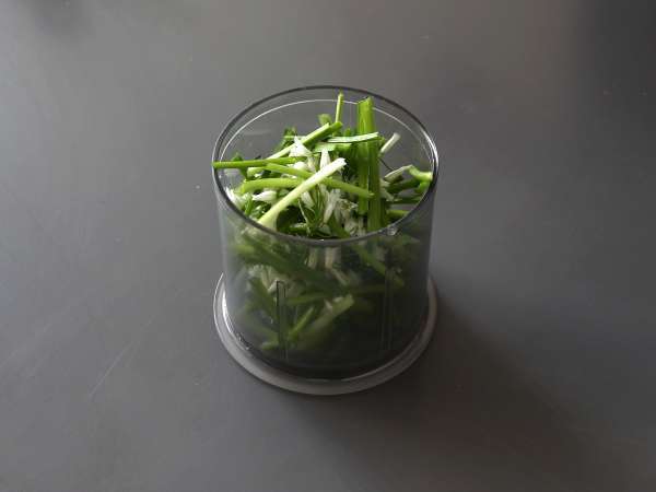 Bear'ın sarımsaklı pestosu, hoş kokulu ve süper lezzetli! - Hazırlık adım 2