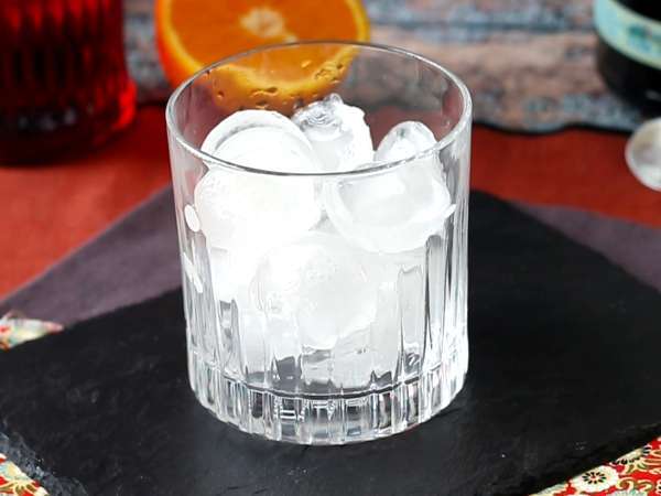 Negroni: Evde hazırlamak için doğru dozlarda tarif - Hazırlık adım 1