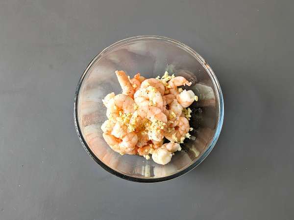 Havada kızartılmış karides: hafif ve lezzetli bir tarif - Hazırlık adım 2