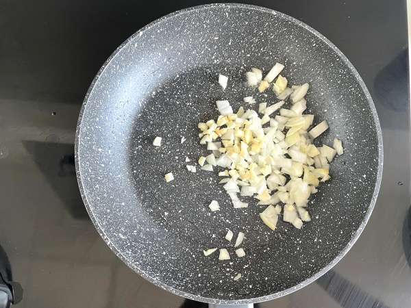 Kırmızı fasulye ve pastırmalı pilav: tipik bir Küba yemeği - Hazırlık adım 2