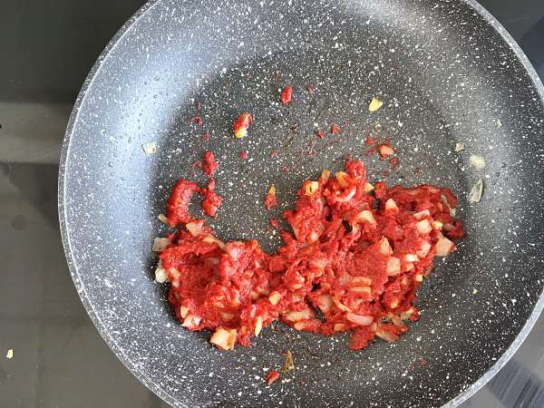 Kırmızı fasulye ve pastırmalı pilav: tipik bir Küba yemeği - Hazırlık adım 3