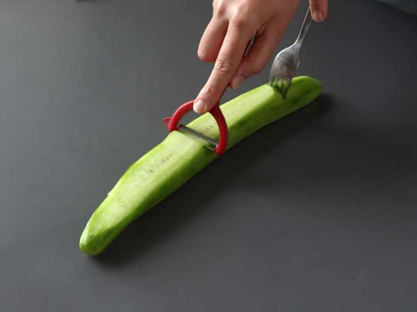 Yer fıstığı soslu sebzeli tagliatelle salatası - Hazırlık adım 2