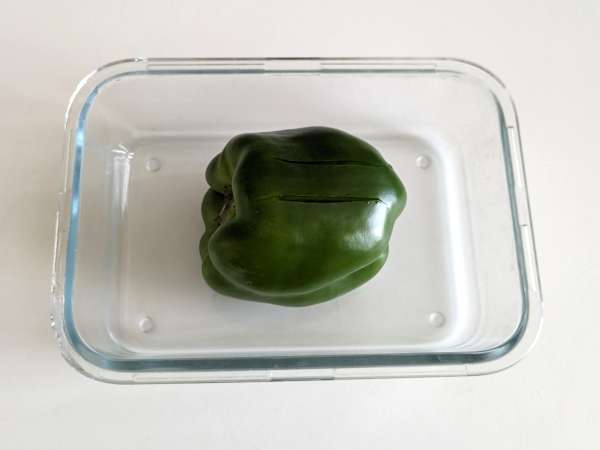 Mikrodalgada biberlerin kabukları nasıl soyulur - Hazırlık adım 2