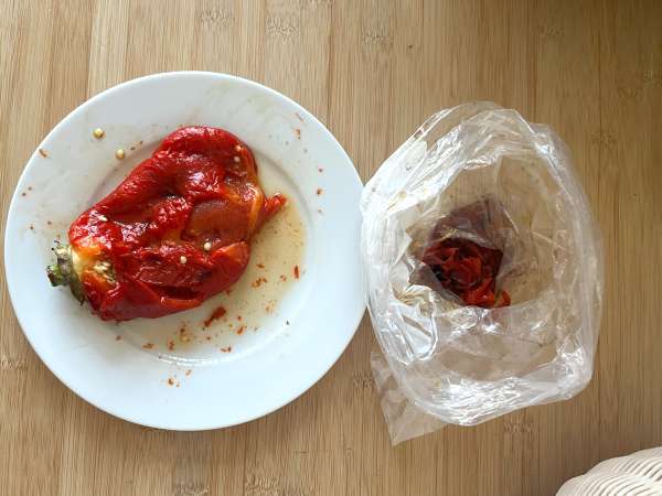 Fritözde közlenmiş biber salatası - Hazırlık adım 3