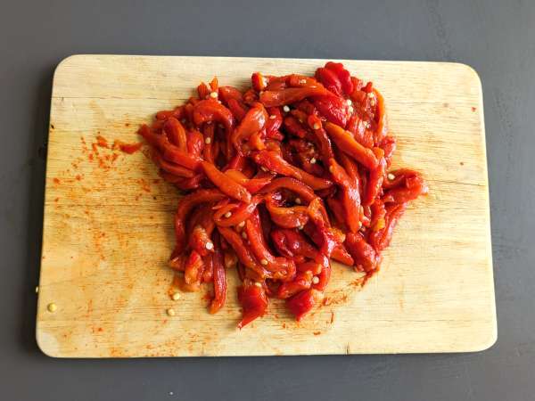 Fritözde közlenmiş biber salatası - Hazırlık adım 4