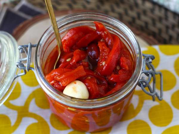 Fritözde közlenmiş biber salatası - Hazırlık adım 6