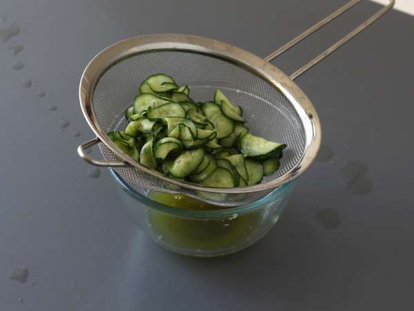 Japon salatalık turşusu salatası - Hazırlık adım 4