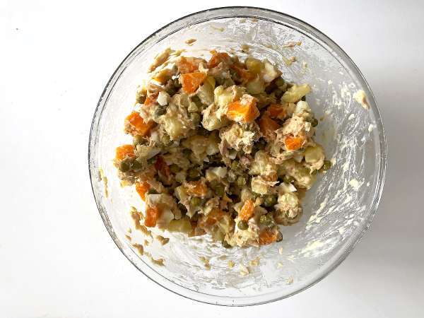 Ev yapımı mayonezli Rus salatası - Hazırlık adım 8