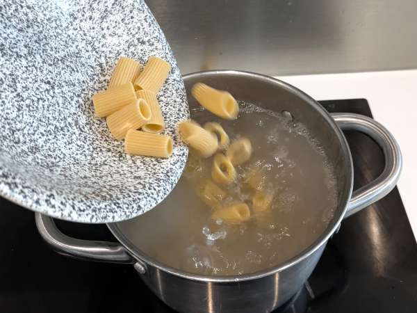 Pasta al forno ai funghi: Sonbahar için mükemmel kremalı ve lifli tarif - Hazırlık adım 5