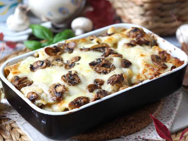 Pasta al forno ai funghi: Sonbahar için mükemmel kremalı ve lifli tarif - Hazırlık adım 10