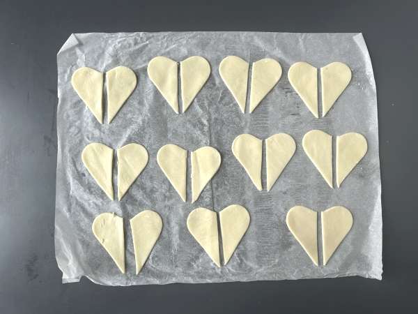 Hayalet bisküviler: Çocuklarla yapılabilecek en kolay ve en eğlenceli Cadılar Bayramı tarifi - Hazırlık adım 2