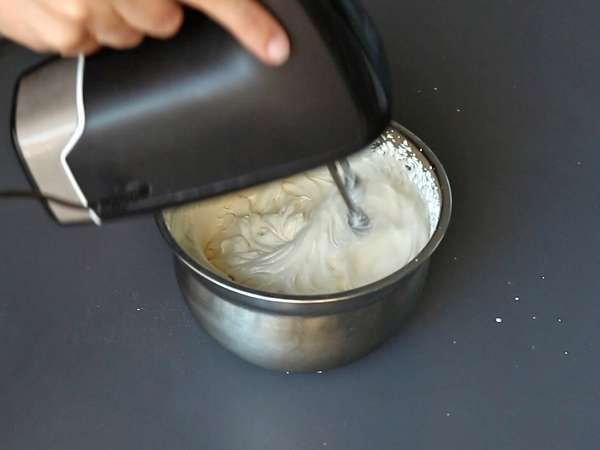 Kahve severler için kalıpsız Tiramisu şekilli kütük - Hazırlık adım 1