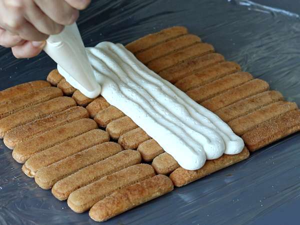 Kahve severler için kalıpsız Tiramisu şekilli kütük - Hazırlık adım 4