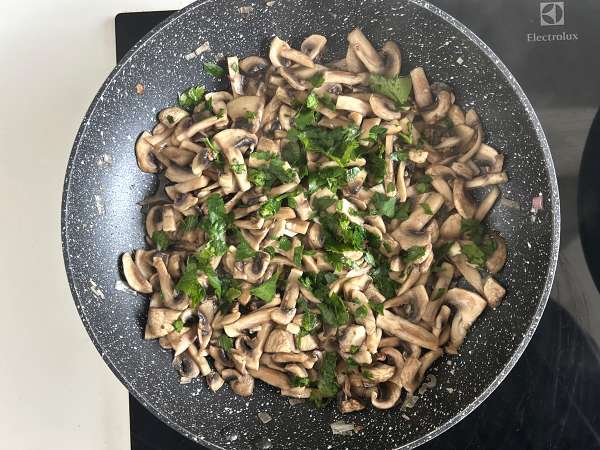 Ispanaklı ve mantarlı börek - Hazırlık adım 6