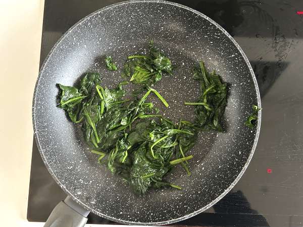 Ispanaklı ve mantarlı börek - Hazırlık adım 7