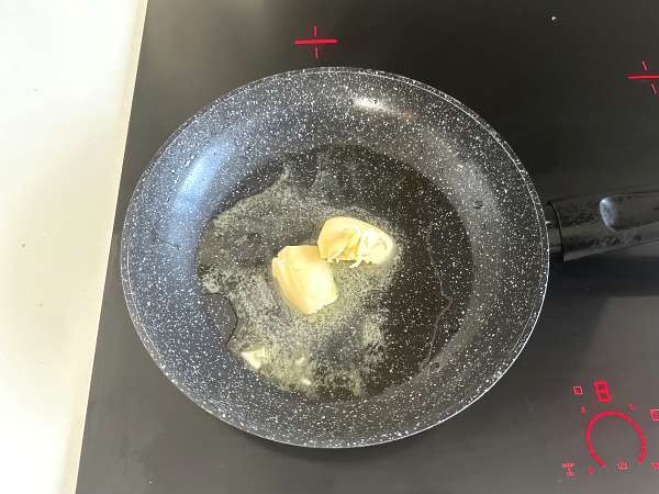 Soğan konfit: basit, zarif ve et ve peynirle mükemmel - Hazırlık adım 2