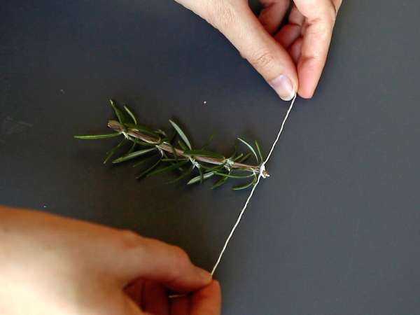 İçinde karla kaplı bir köknar ağacı bulunan kokteyl - Hazırlık adım 2