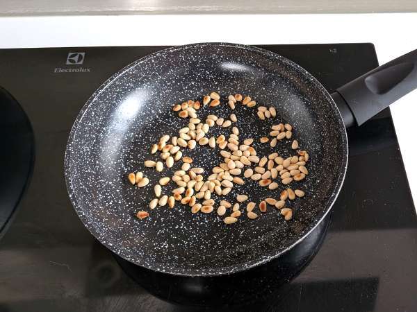 Çeri domatesli ve çam fıstıklı spagetti: kremsi ve hoş kokulu bir tarif - Hazırlık adım 5