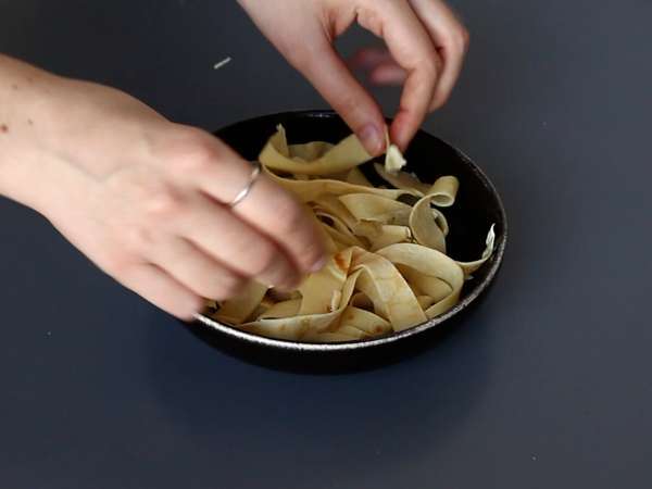 Çikolatalı ve fıstıklı krep tagliatelle! - Hazırlık adım 6