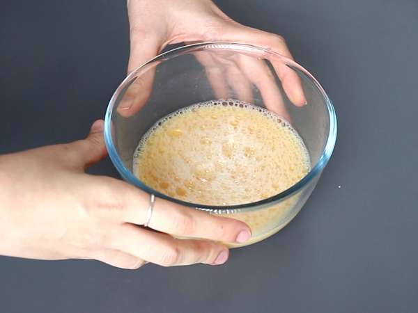 Çin usulü buharda pişmiş yumurta: Çin usulü buharda pişmiş ipeksi yumurta tarifi, sadece iki malzemeyle! - Hazırlık adım 1