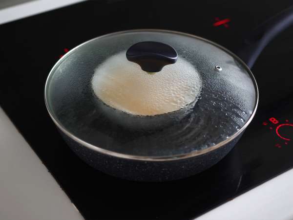Çin usulü buharda pişmiş yumurta: Çin usulü buharda pişmiş ipeksi yumurta tarifi, sadece iki malzemeyle! - Hazırlık adım 3