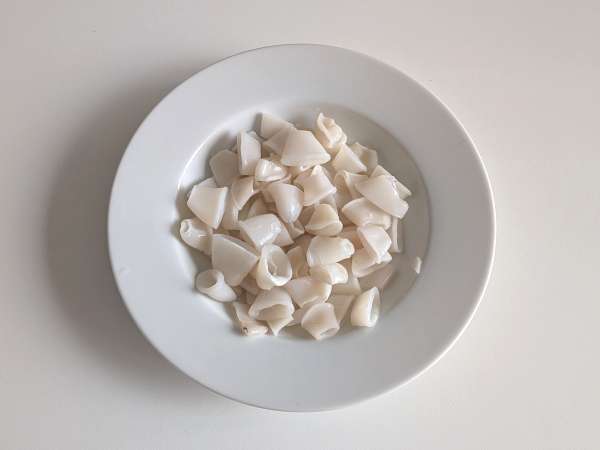 Dondurulmuş kalamar ve çeri domatesli makarna: basit ve lezzetli tarif - Hazırlık adım 1