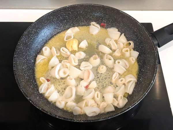 Kalamar sosu: makarna için mükemmel bir çeşni - Hazırlık adım 5