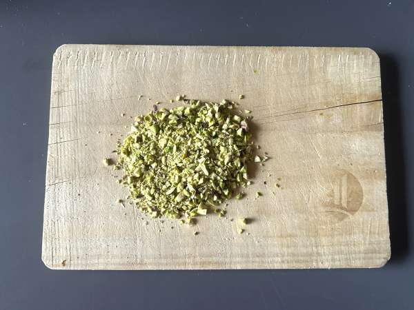 Çikolata ve Antep fıstığı kaplamalı soletilla kalpleri - Hazırlık adım 1