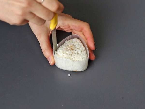 Soya sosunda korunmuş yumurta sarısı ile onigiri - Hazırlık adım 7