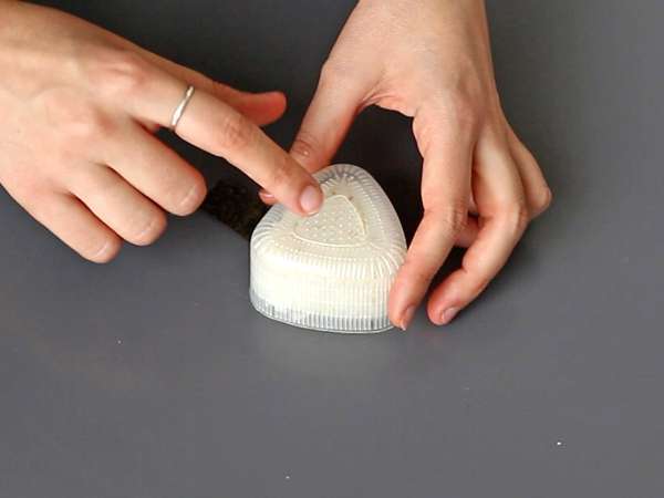 Soya sosunda korunmuş yumurta sarısı ile onigiri - Hazırlık adım 8