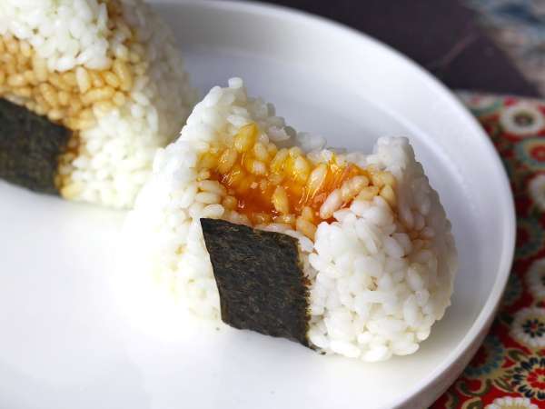 Soya sosunda korunmuş yumurta sarısı ile onigiri - Hazırlık adım 10