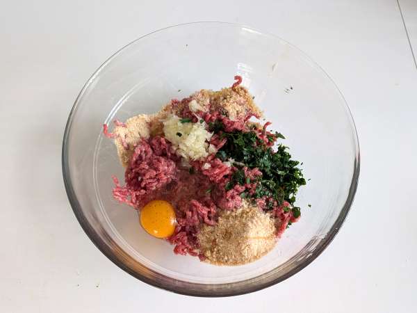 Hava fritözünde yumuşak köfte: sığır eti ile hızlı ve kolay tarif - Hazırlık adım 3