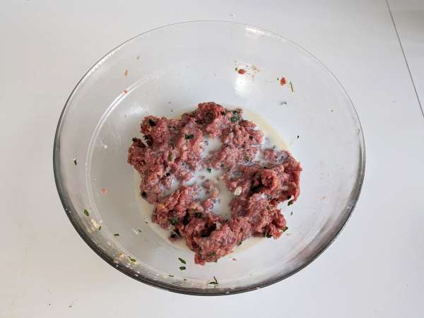 Hava fritözünde yumuşak köfte: sığır eti ile hızlı ve kolay tarif - Hazırlık adım 4