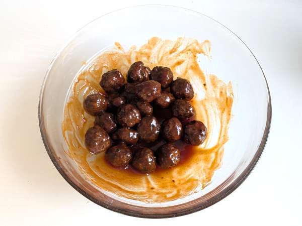 Tatlı ve ekşi barbekü soslu fritözde köfte: kolay ve lezzetli tarif - Hazırlık adım 8