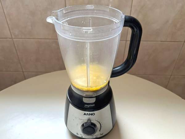 Caipirinha de maracujá batida: Brezilya klasiğinin daha kremalı ve daha ferahlatıcı versiyonu - Hazırlık adım 1