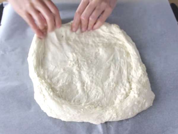 Nemli Margherita pizza - Hazırlık adım 7
