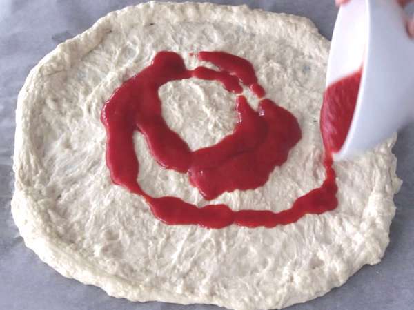 Nemli Margherita pizza - Hazırlık adım 8