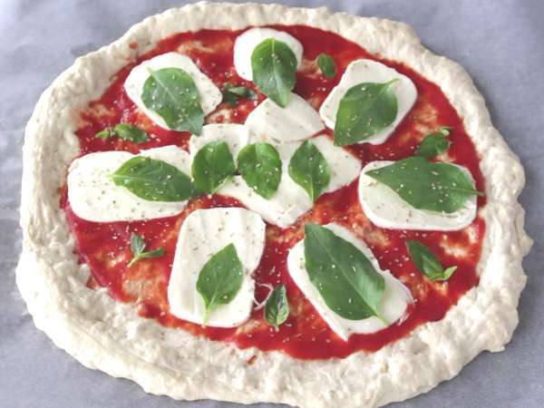 Nemli Margherita pizza - Hazırlık adım 9