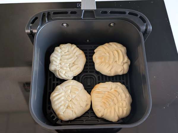 Havalı fritöz burger ekmeği: hızlı ve lezzetli bir akşam yemeği için harika - Hazırlık adım 9