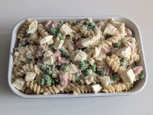 Bezelye ve jambonlu graten ile kremalı fırında makarna - Hazırlık adım 11