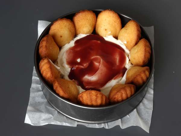 Madlen ile kırmızı meyveli charlotte - Hazırlık adım 5