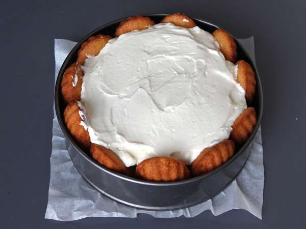 Madlen ile kırmızı meyveli charlotte - Hazırlık adım 8