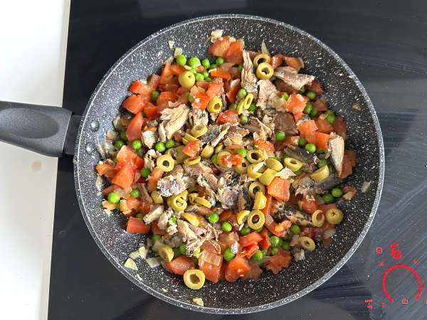 Sardalya keki: basit, nemli ve lezzetli bir tarif - Hazırlık adım 3