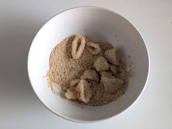 Hava fritözünde kalamar halkaları çıtır ve hafif - Hazırlık adım 5